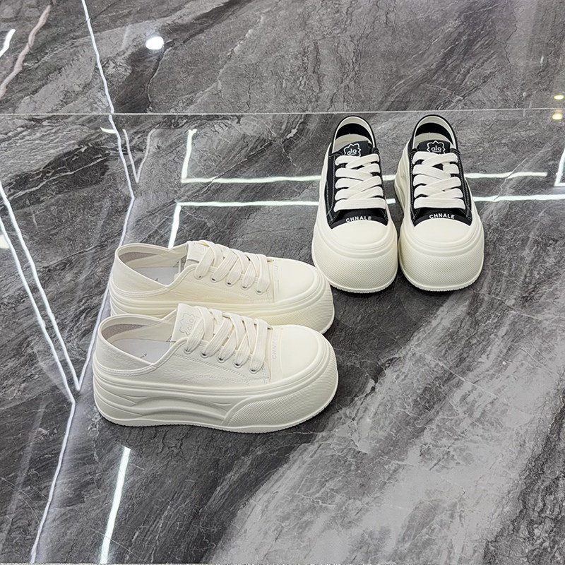 欧洲站新品~真皮超轻6cm厚底松糕鞋女2026夏款小个子增高舒适板鞋