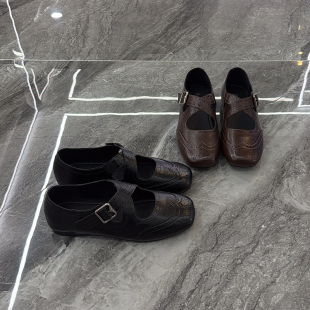 交叉皮带扣百搭玛丽珍单鞋 时尚 女2026春新款 复古平底雕花布洛克鞋