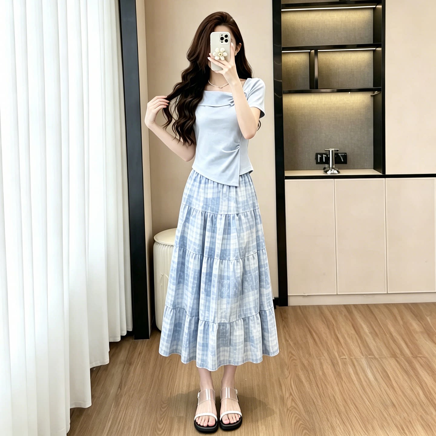 设计感T恤加碎花半身裙两件套