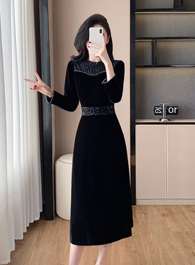 赫小本香风黑色丝绒连衣裙子女2025冬季新款轻奢收腰显瘦礼服长裙