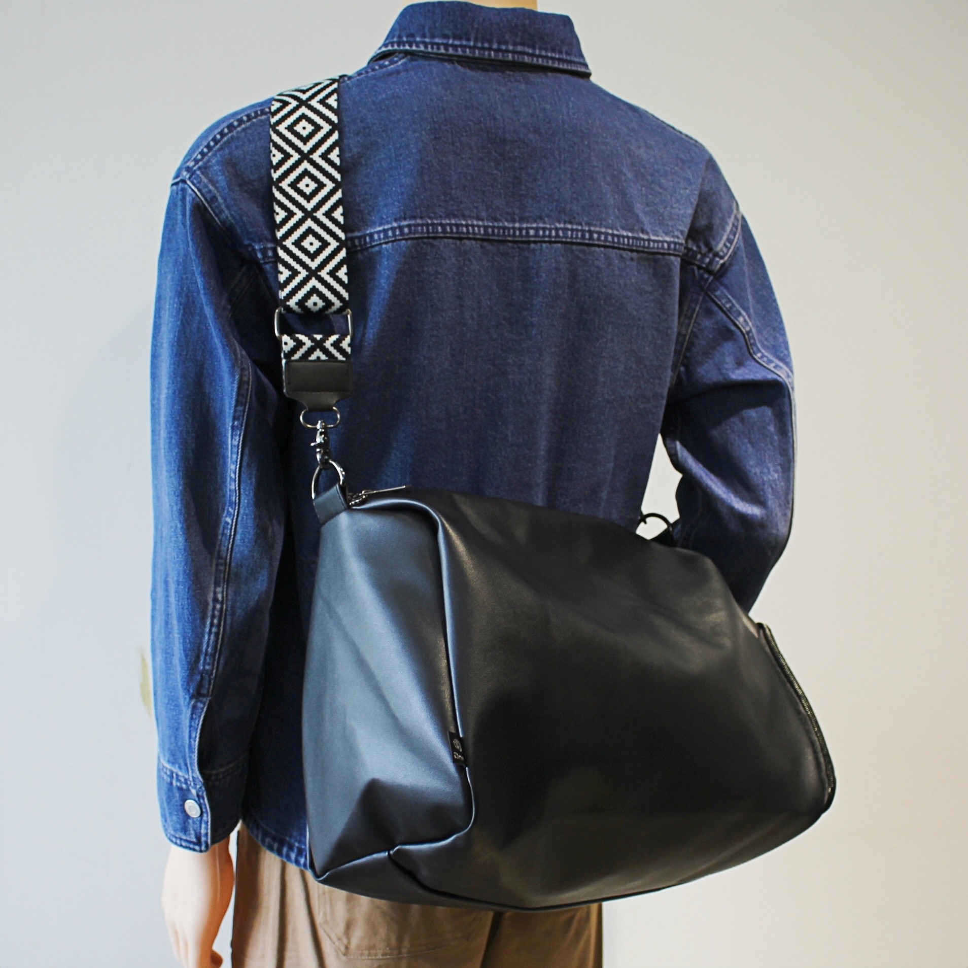 斜挎包休闲旅行健身休闲带鞋位包