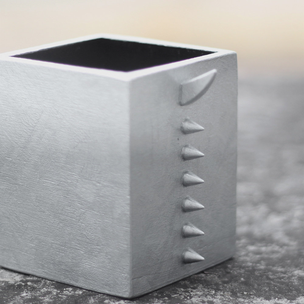 设计师创意笔筒复古工业灰铆钉机车个性道具家饰摆件原创手工笔盒