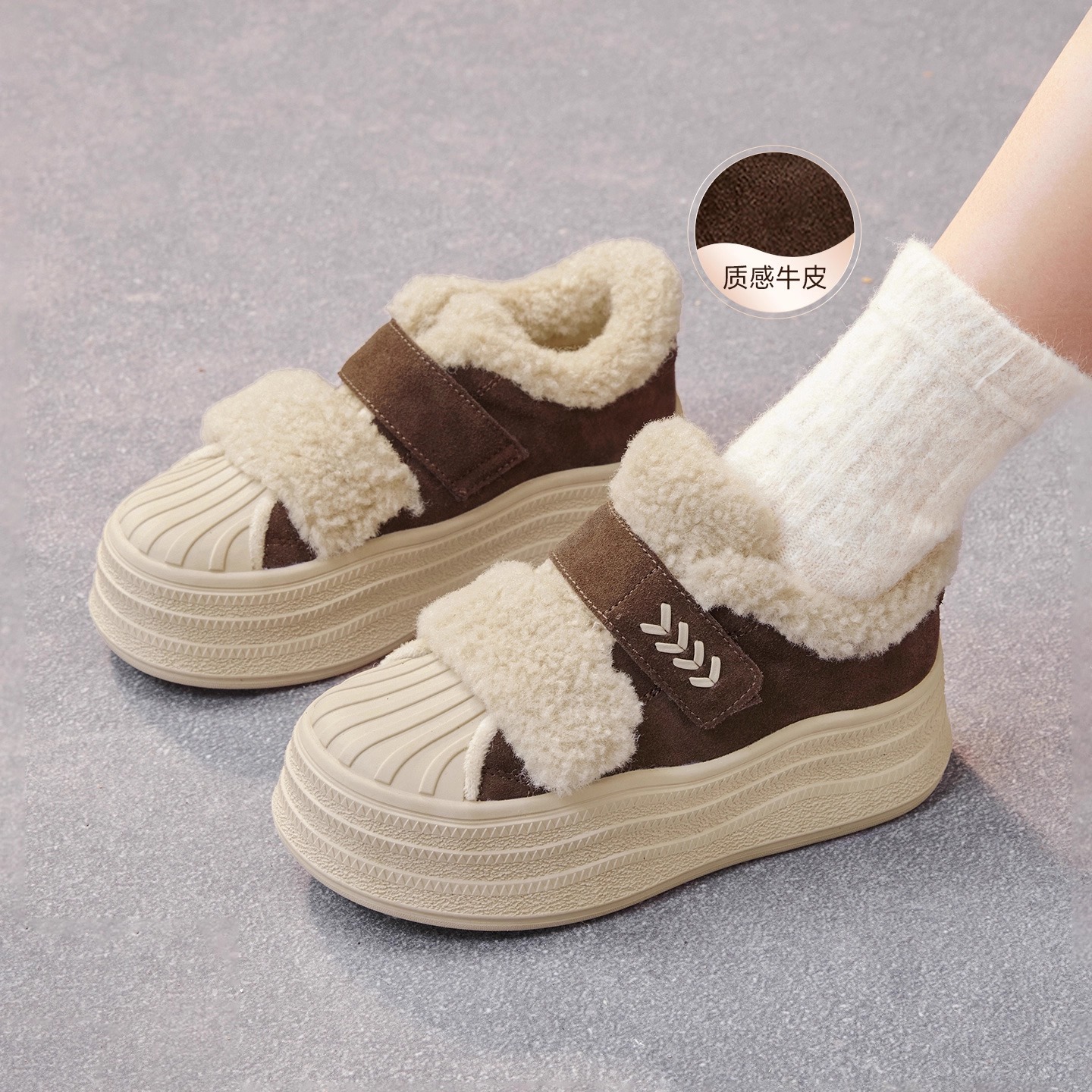 百思图加绒毛毛鞋棉鞋女运动休闲贝壳鞋商场冬季新款E1911DM5