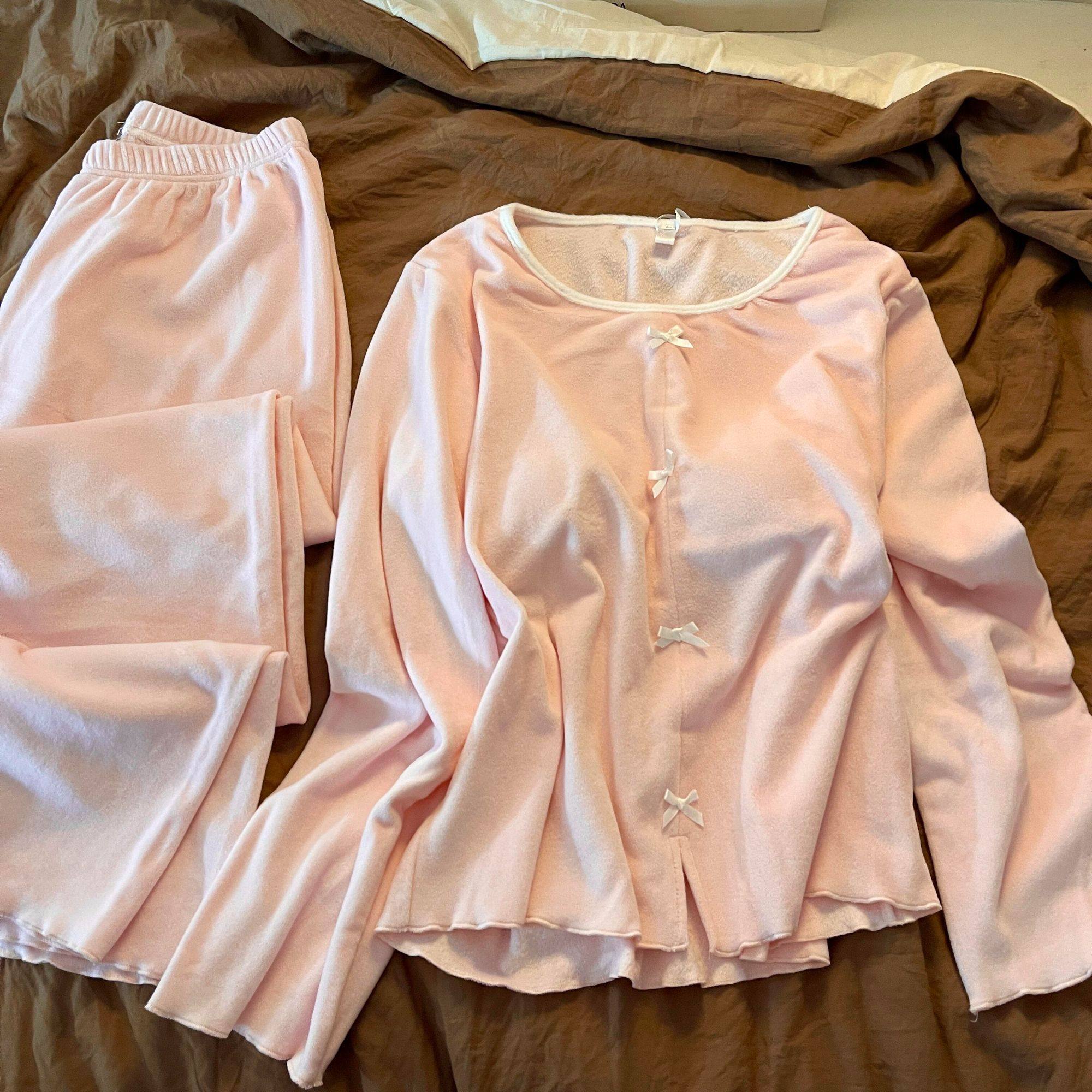 新款带胸垫睡衣女款秋冬季双面德绒少女感加绒保暖舒适家居服套装