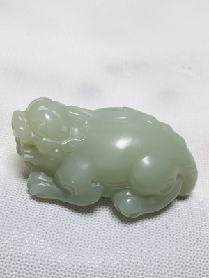 貔貅手把件新疆且末料玉质细腻温润雕工精湛60×33×28mm93.6克
