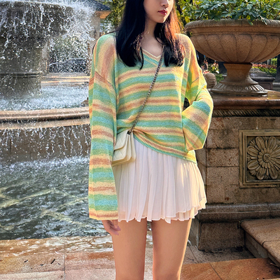 彩虹条纹针织衫V领休闲套头长袖