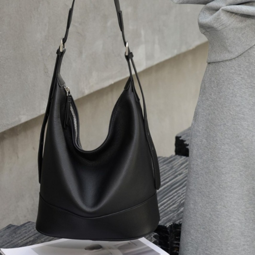 高品质头层牛皮新款秋冬复古女大容量通勤高级感小众百搭单肩腋下