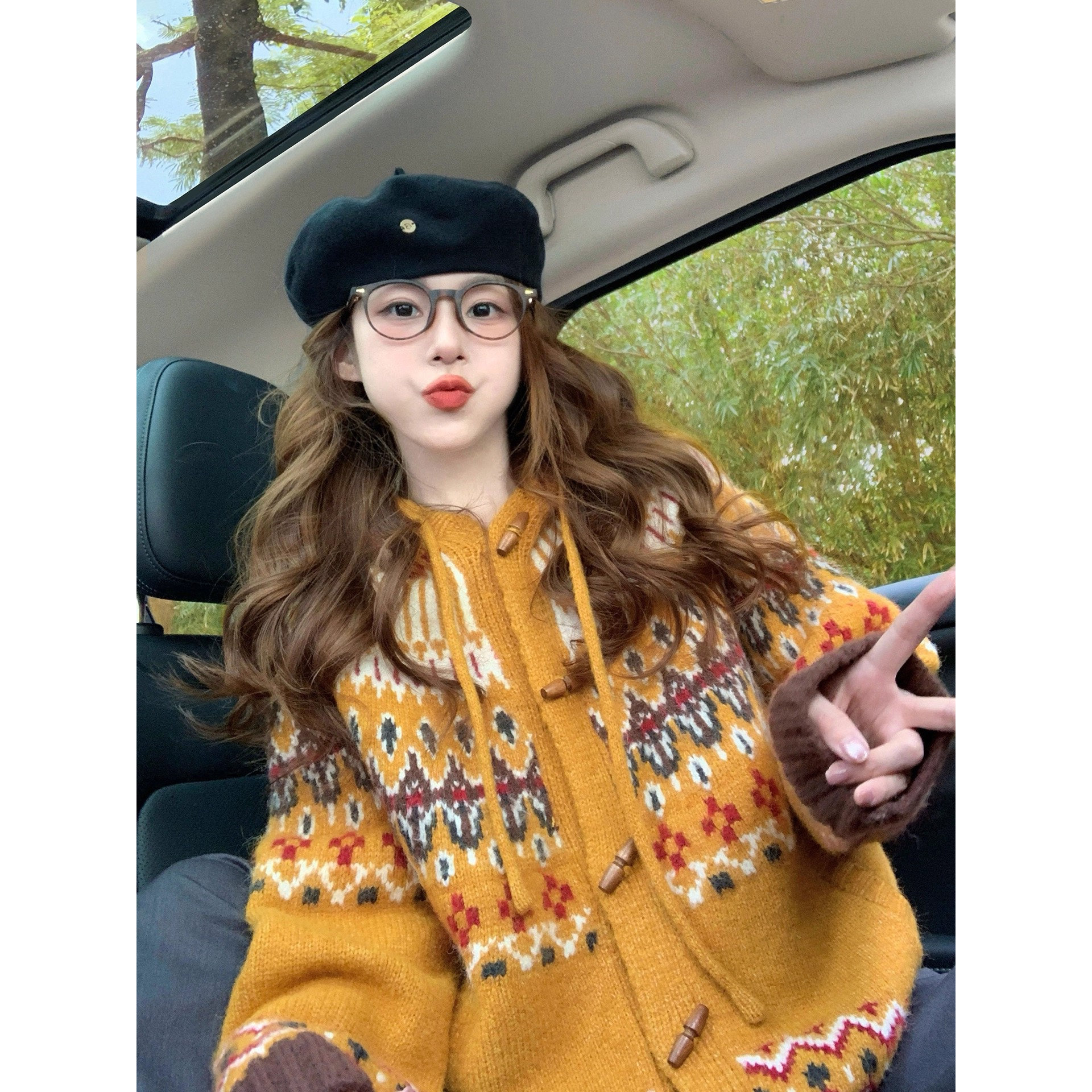 园园美衣帽毛衣外套女2026新款秋冬宽松复古牛角扣慵懒风针织开衫