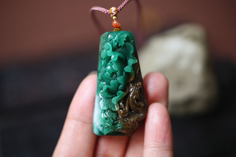 【凤穿牡丹】天然独山玉阳绿雕刻凤凰,牡丹坠子一枚 【精品】