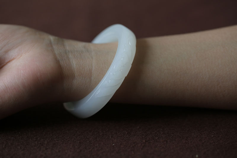 【心若莲花】天然和田玉白玉荷花方条手镯52mm【收藏品】