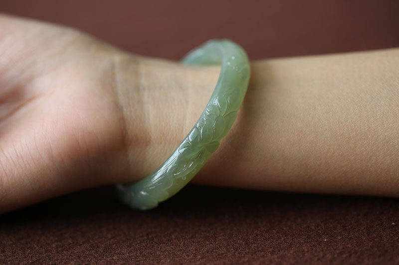 【盛世青莲】天然和田玉青海翠精雕荷花手镯一枚53.5MM