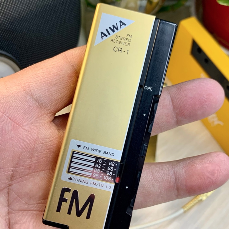 爆新爱华CR-01经典收音机 收音机中的佼佼者