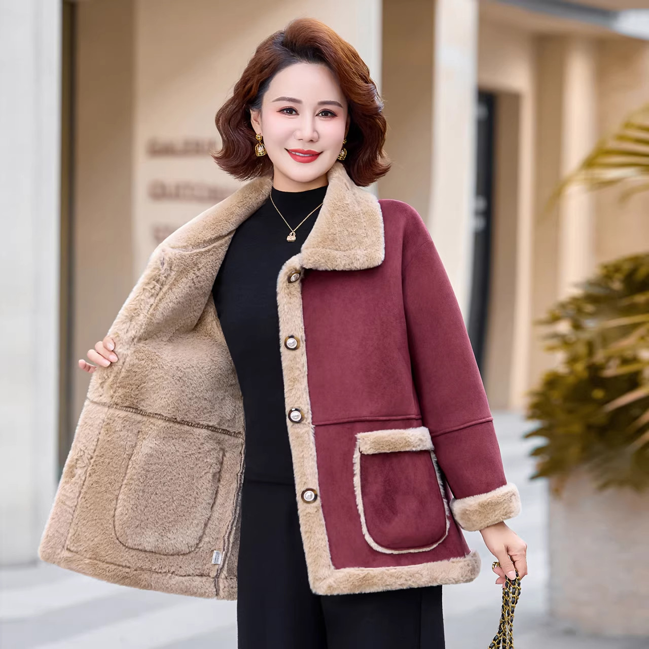 皮毛一体妈妈冬装加绒加厚棉衣服外套中老年女装大码保暖棉袄大衣