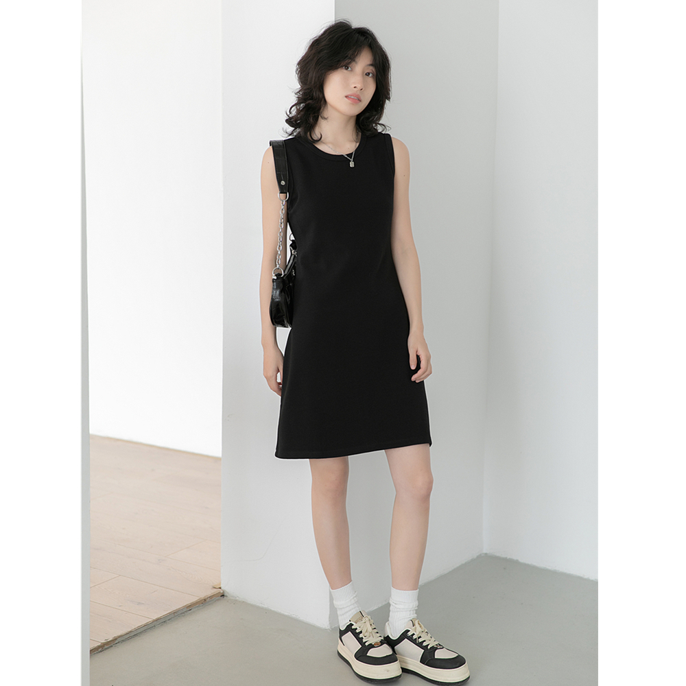 赫本小黑裙法式设计感气质显瘦圆领无袖背心连衣裙女2023夏季新款