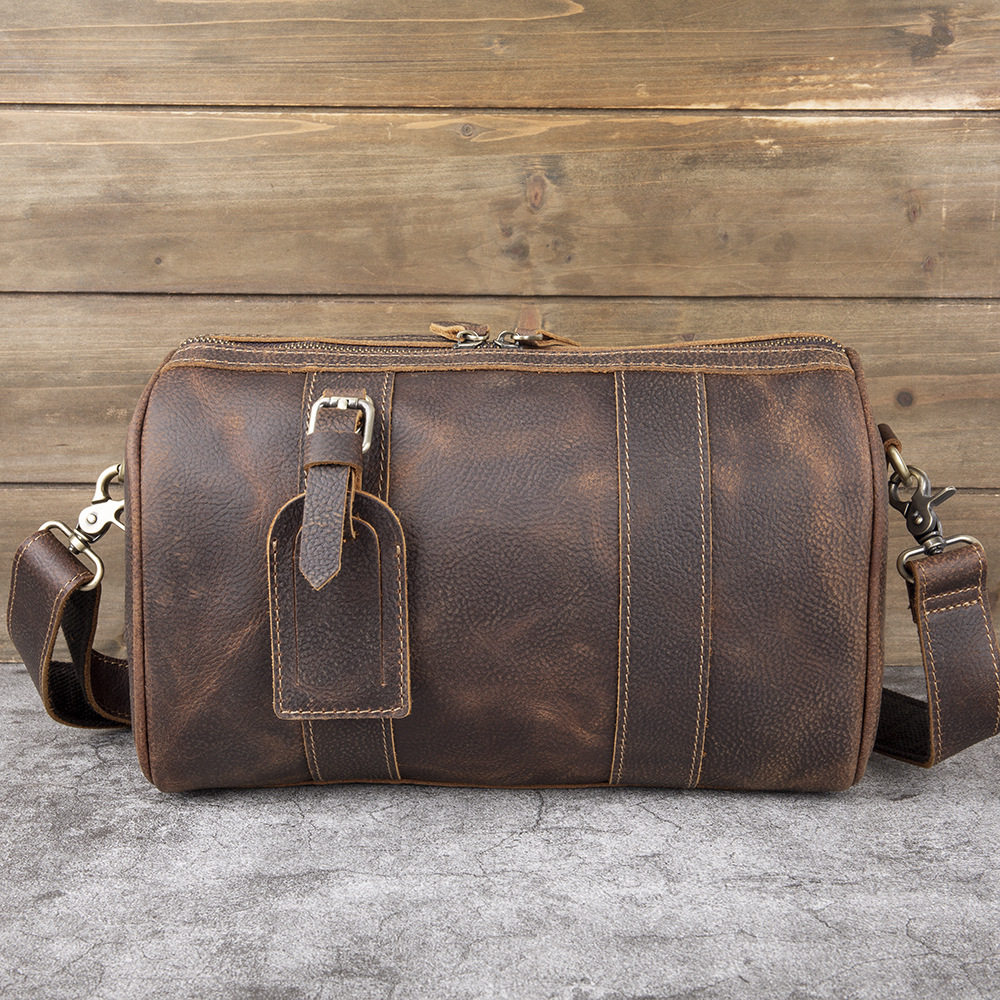 真皮男包旅行休闲背包复古疯马牛皮斜挎圆桶包单肩包大容量背包