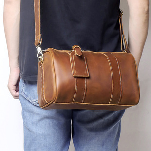 复古疯马牛皮斜挎男包圆桶包单肩包大容量邮差包真皮旅行休闲背包