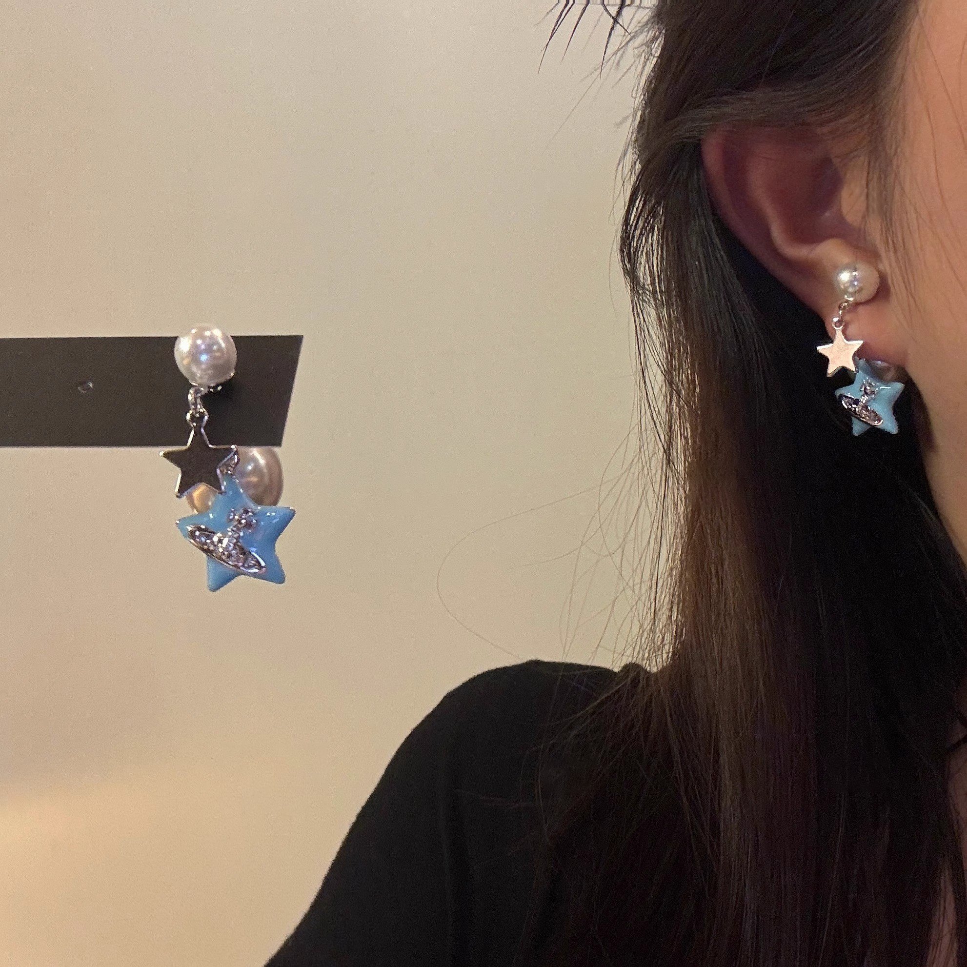 两戴蓝色土星爱心仿珍珠耳环
