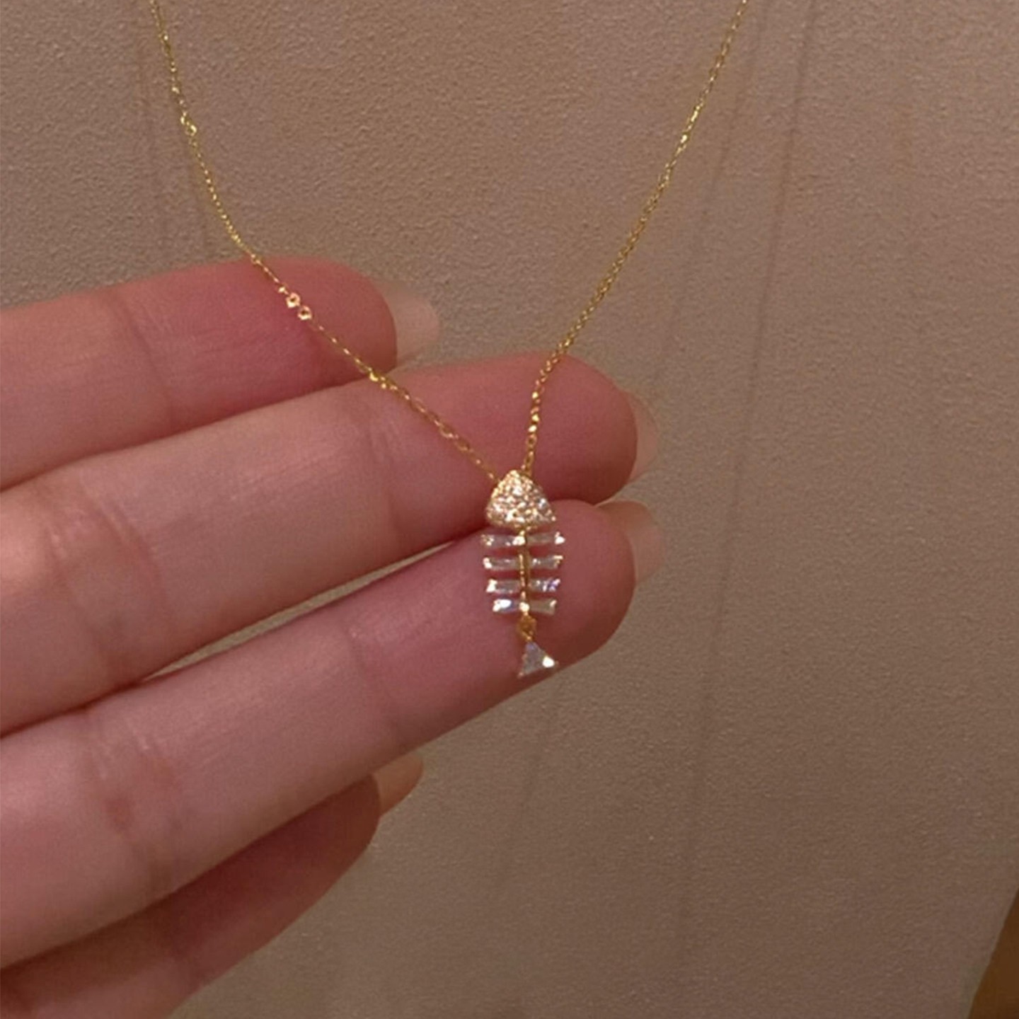 金色爆闪鱼骨吊坠项链女2026新款高级感轻奢小众简约精致锁骨颈链,饰品/流行首饰/时尚饰品新,项链,淘宝优惠券,粉丝福利购,淘宝优惠卷