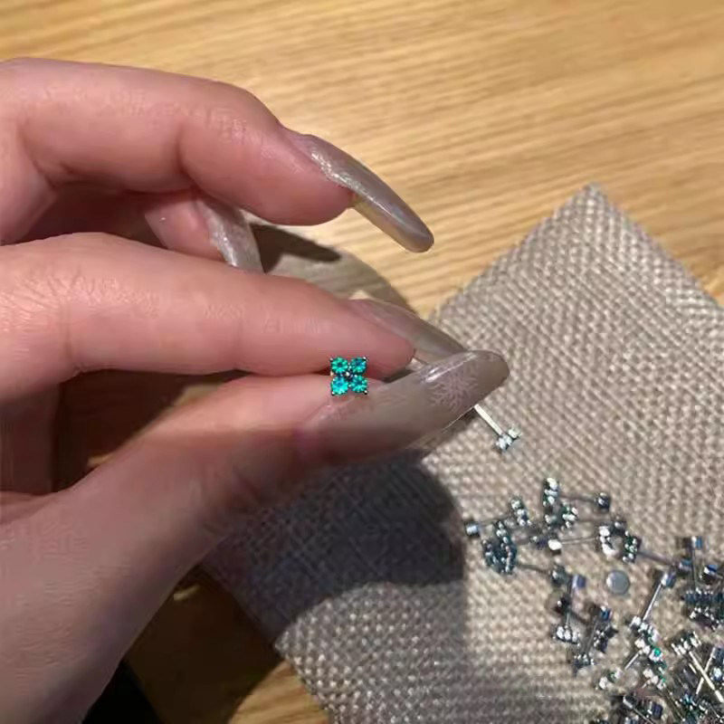 绿色四叶草耳骨钉轻奢小众设计耳钉女精致耳环百搭小巧养耳洞耳饰,饰品/流行首饰/时尚饰品新,耳钉,淘宝优惠券,粉丝福利购,淘宝优惠卷