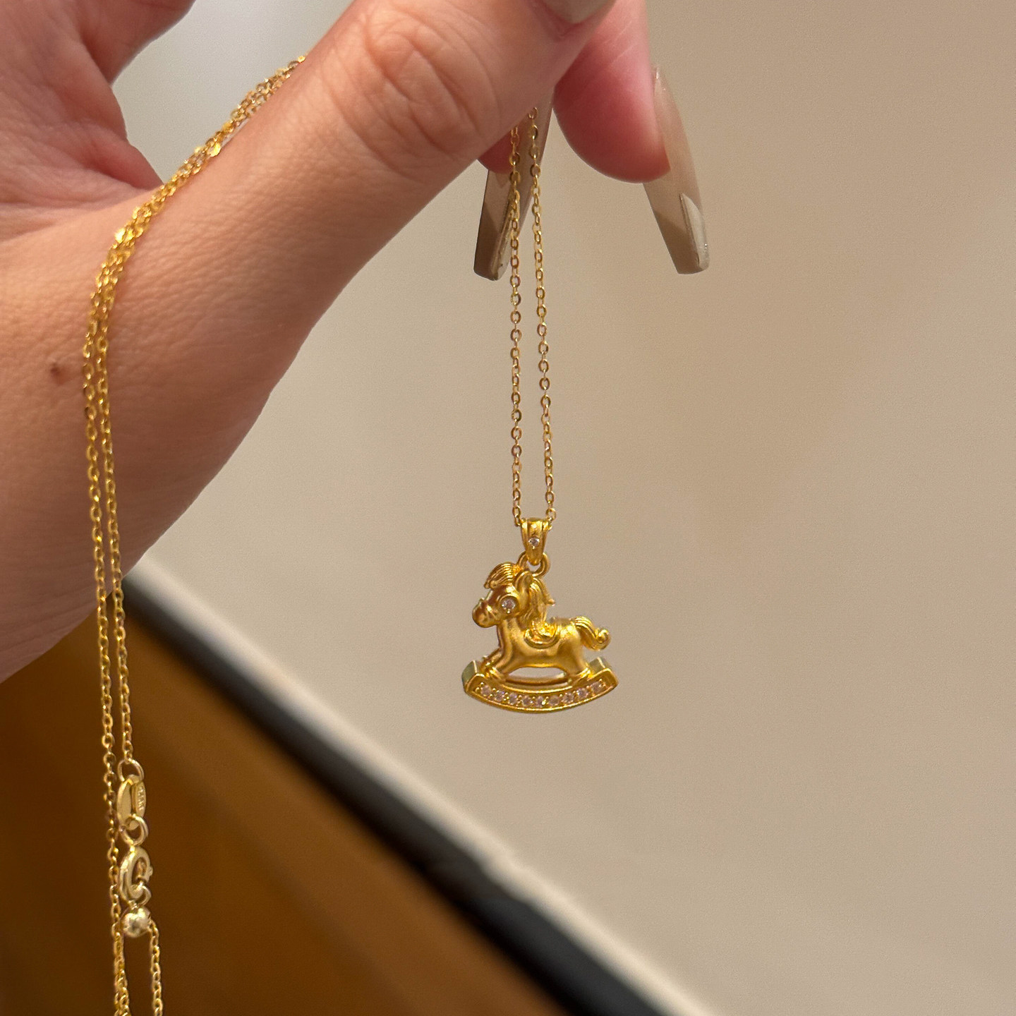 金色摇摇木马项链气质百搭长款