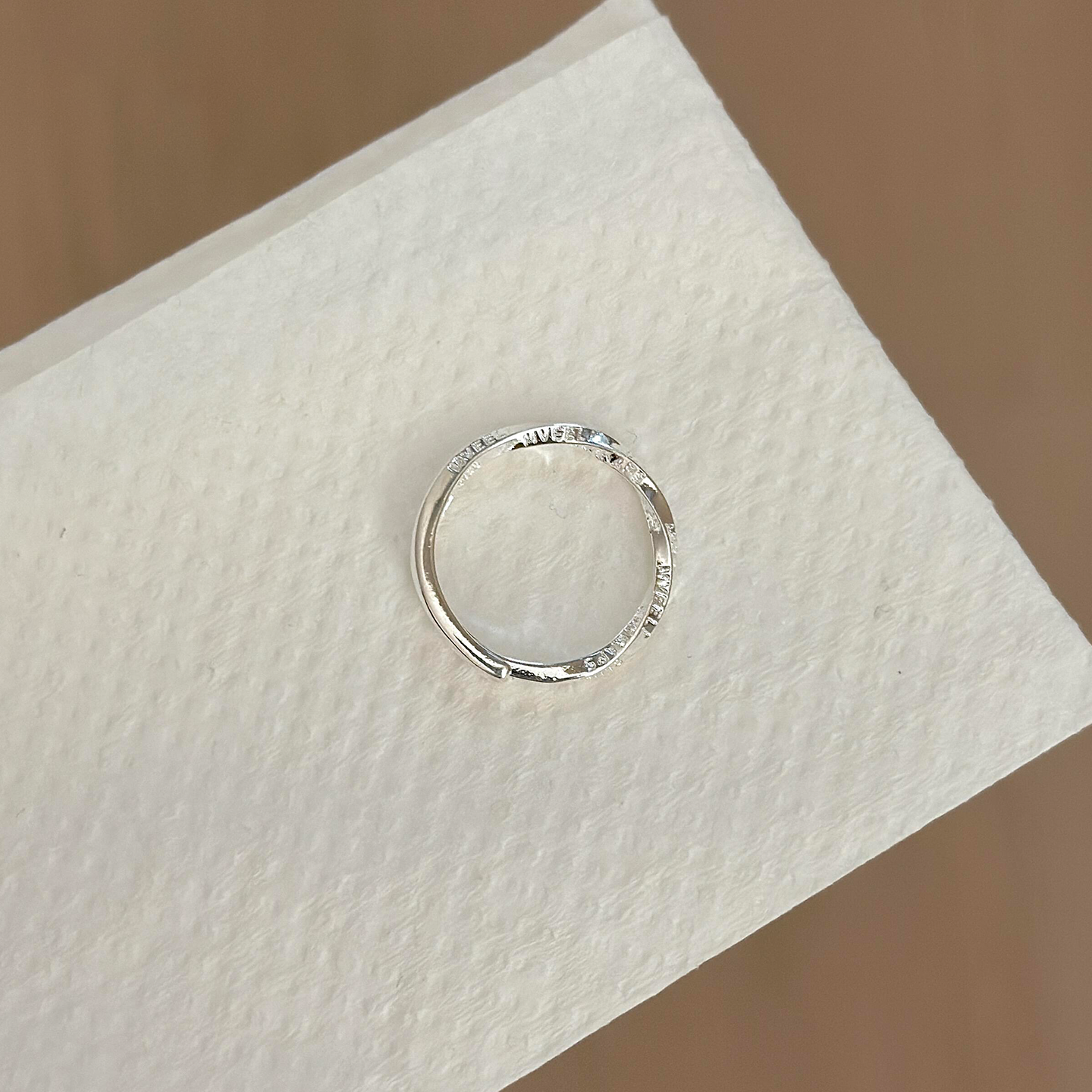 莫比乌斯字母戒指女2025新款