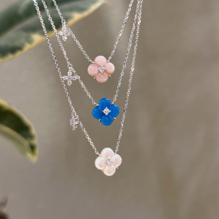 蓝色四叶花仿闪钻项链女2026新款 高级感小众设计锁骨颈链配饰 爆款