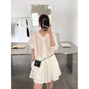 2026春夏新款 两件套装 透气时尚 木耳边极简风系带衬衫 阔摆短裤