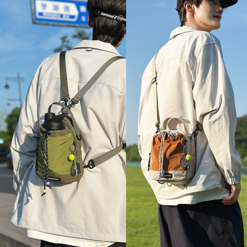 两用斜挎水杯包户外登山双肩包