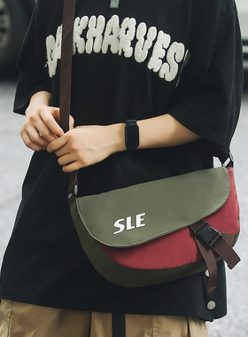 男士斜挎包小众设计感出行通勤邮差小背包男款撞色潮牌单肩挎包女