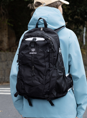 户外徒步登山包大容量轻便女运动风双肩包旅行通勤书包骑行背包男