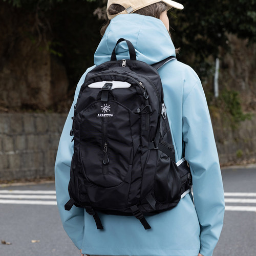 户外徒步登山包轻便旅行包