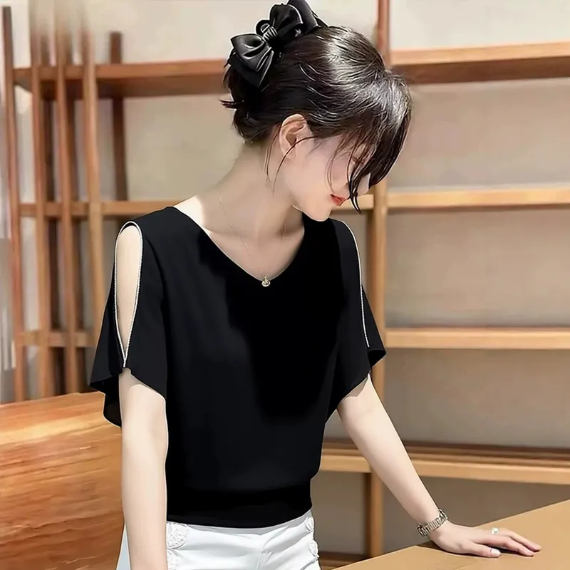 时尚气质黑色V领短袖T恤女2026夏季新款法式高级镂空设计露肩上衣