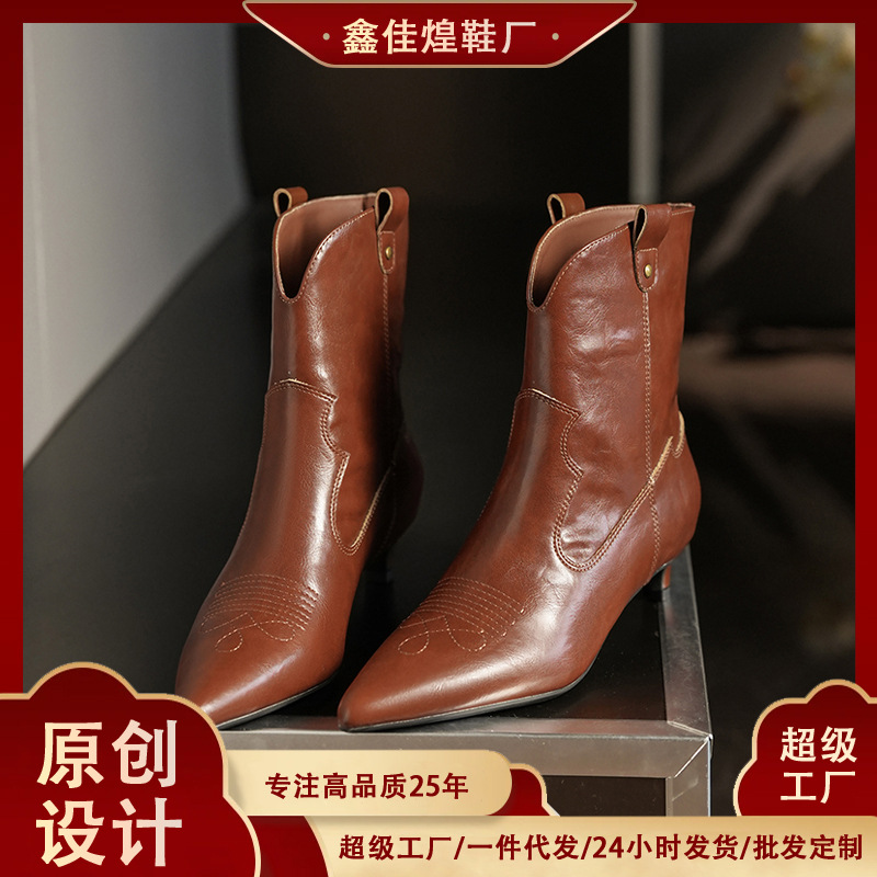 708-5 欧美时尚油蜡皮西部牛仔靴尖头矮跟短筒宽筒短靴刺绣马丁靴