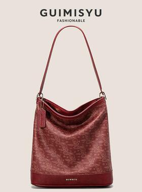 GUIMISIYU原创水桶包2026新款高级感红色单肩包红色婚礼新娘包包