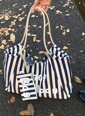 2025新款潮单肩大包时尚条纹字母大容量托特包通勤旅行手提包包女