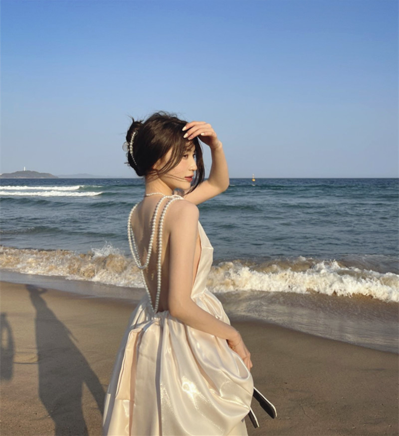 Real auction real price Holiday Beach skirt Pearl back light luster feeling bow dress temperament annual meeting dress