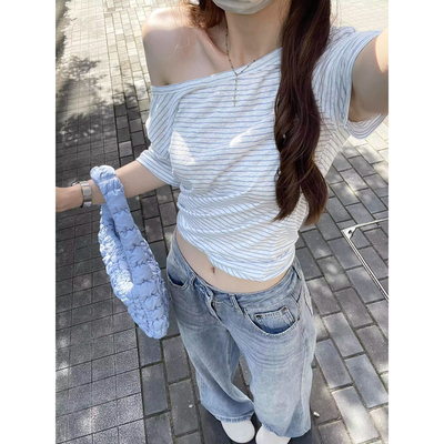 条纹斜肩t恤女短袖夏季韩系韩里韩气设计感辣妹巨好看的露肩上衣