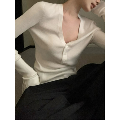 v领白色针织衫女秋冬新款高级设计感小众别致独特毛衣打底衫上衣