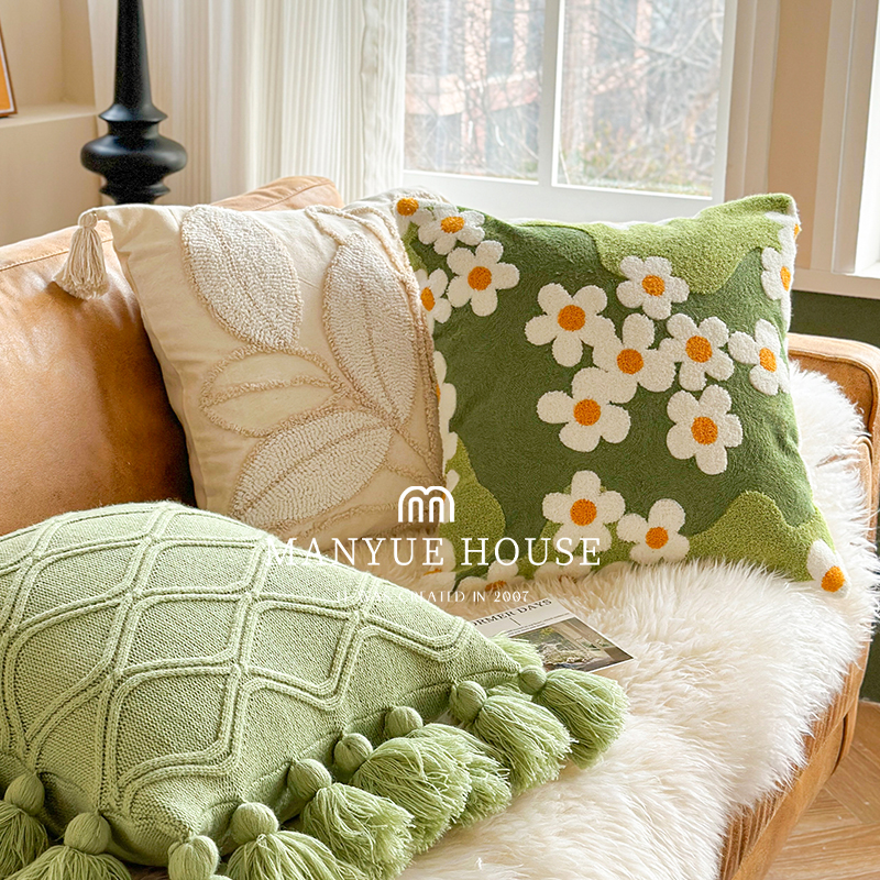 抱枕套不含芯羽丝棉绣花靠垫