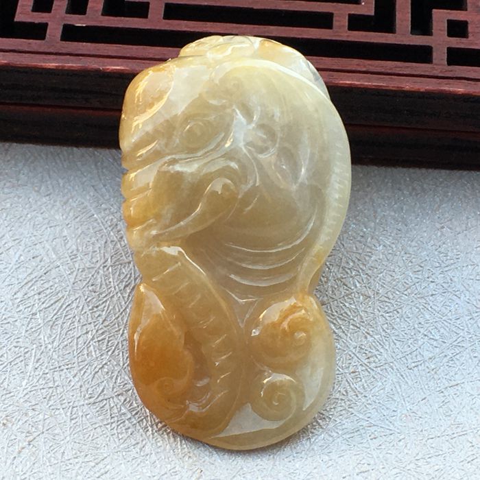 缅甸翡翠糯种挂件立体玉器