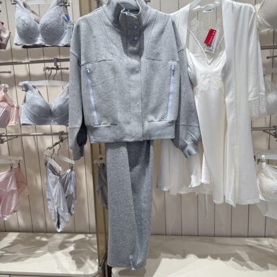 爱慕运动26年春新款中厚宽松立领卫衣MOTP0061女休闲长裤MOBM0025