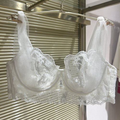 AM137841爱慕2022秋冬新款女士大杯单蕾丝超薄性感文胸