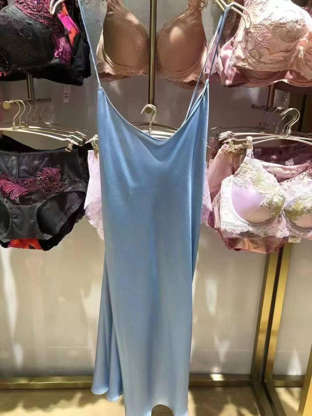 兰卡文LC44SQ1真我 简雅100%桑蚕丝深V后背 真丝吊裙女1900现货