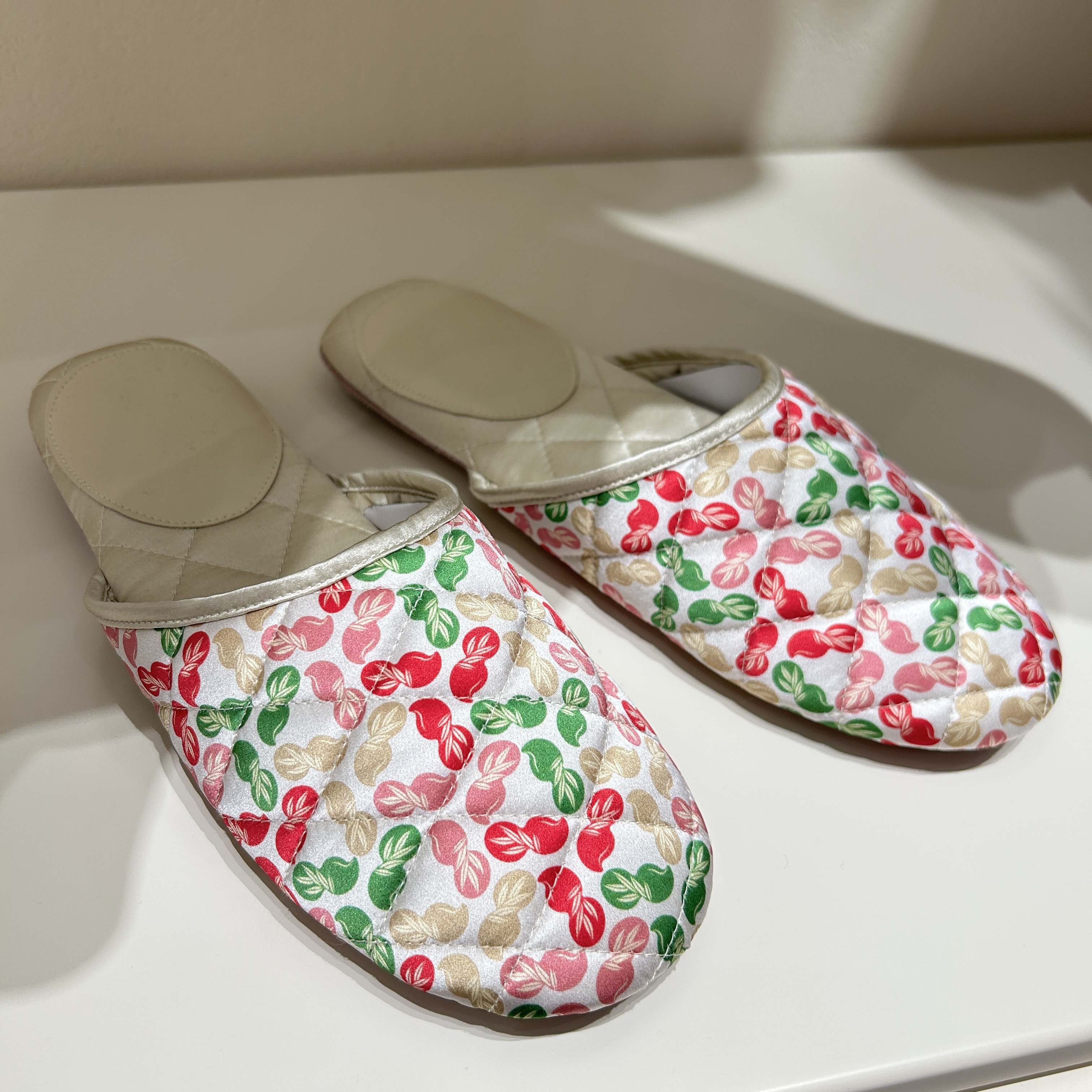 爱慕皇锦桑蚕丝女士居家拖鞋地板拖鞋HJ35043好事发生吊牌398