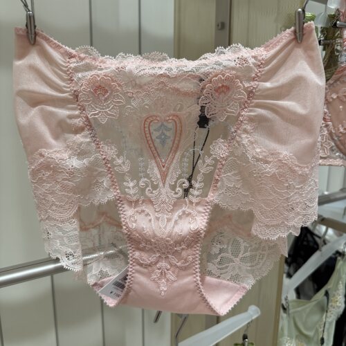 LC23JL1兰卡文LA CLOVER自由女神26新蕾丝中腰平角内裤配LC13JL1