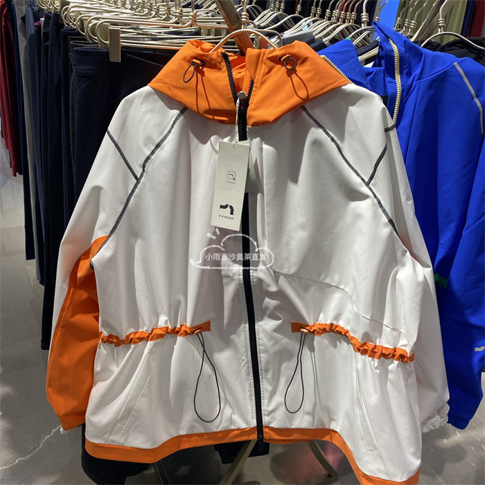 爱慕彳亍CHICHU秋冬加绒连帽RDC135102防风女户外冲锋衣运动服