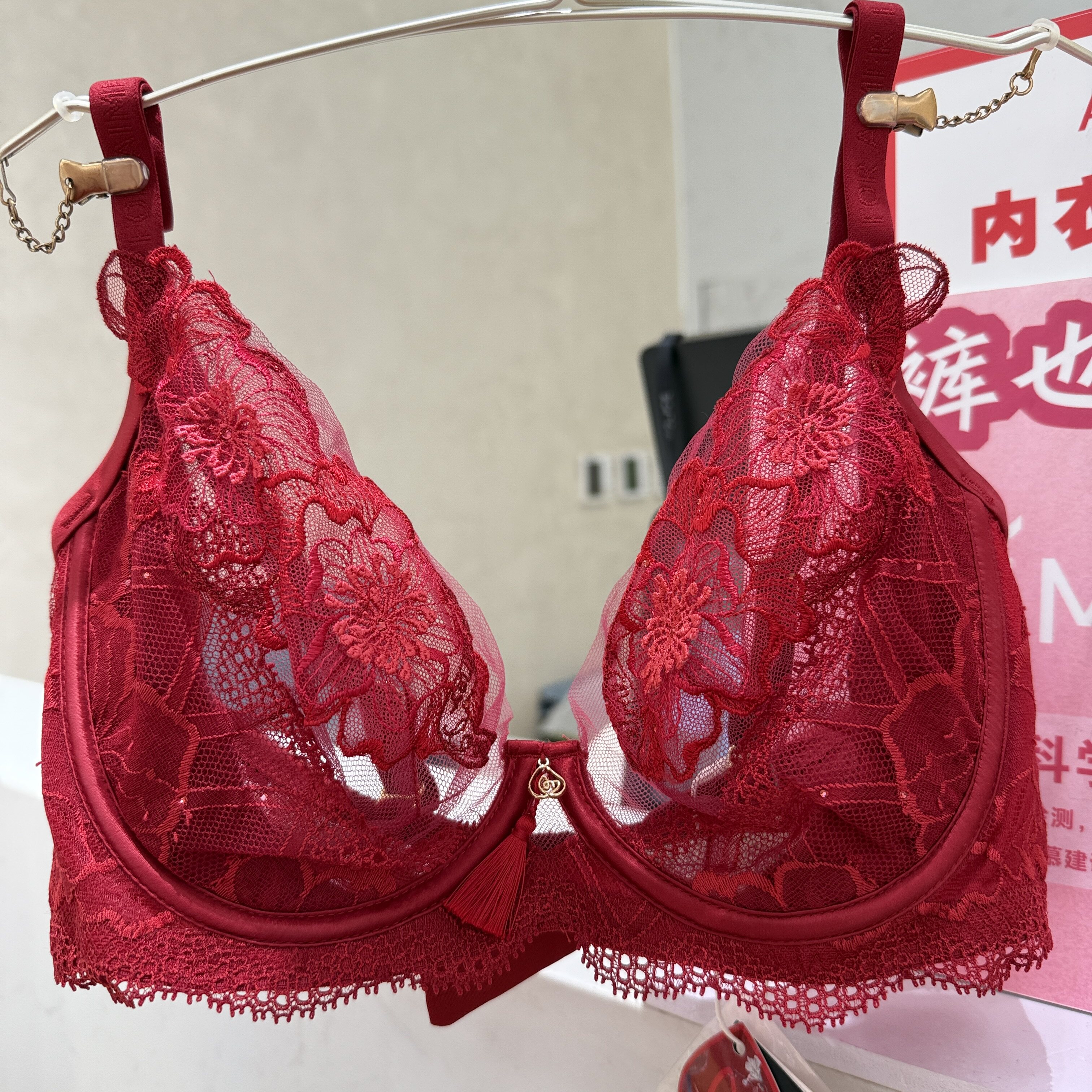 AM138301爱慕女红色结婚立体刺绣大胸显小薄性感文胸1299