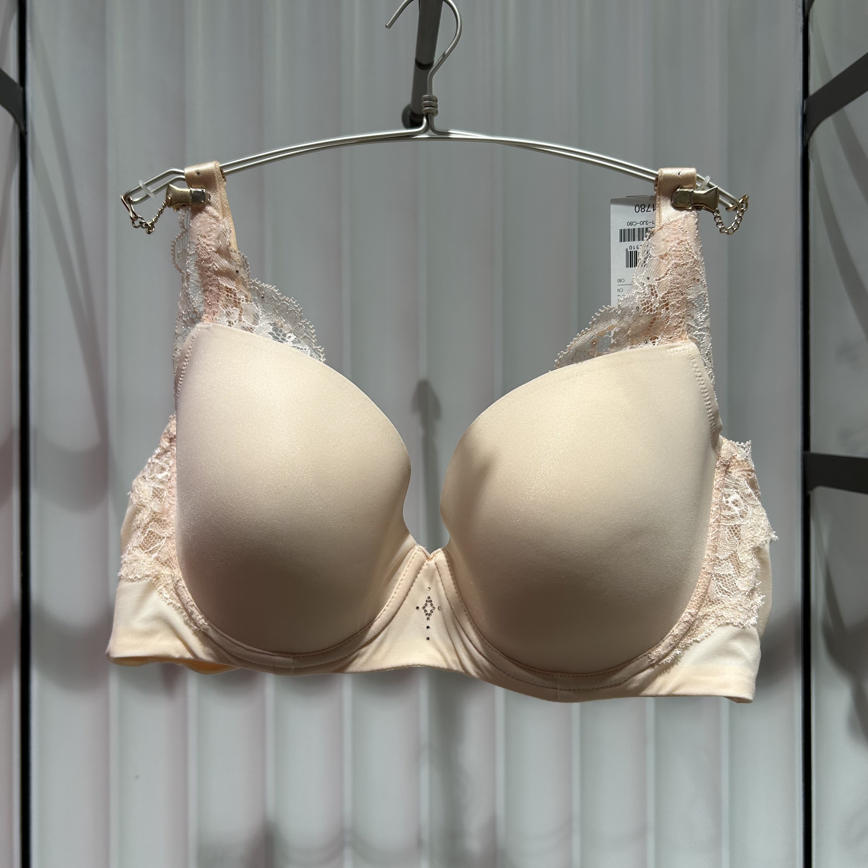 爱慕高端LACLOVER兰卡文梦拾光影4/4光面薄模杯女士文胸LC11TW1。