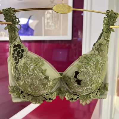 salute刺绣侧收文胸内衣