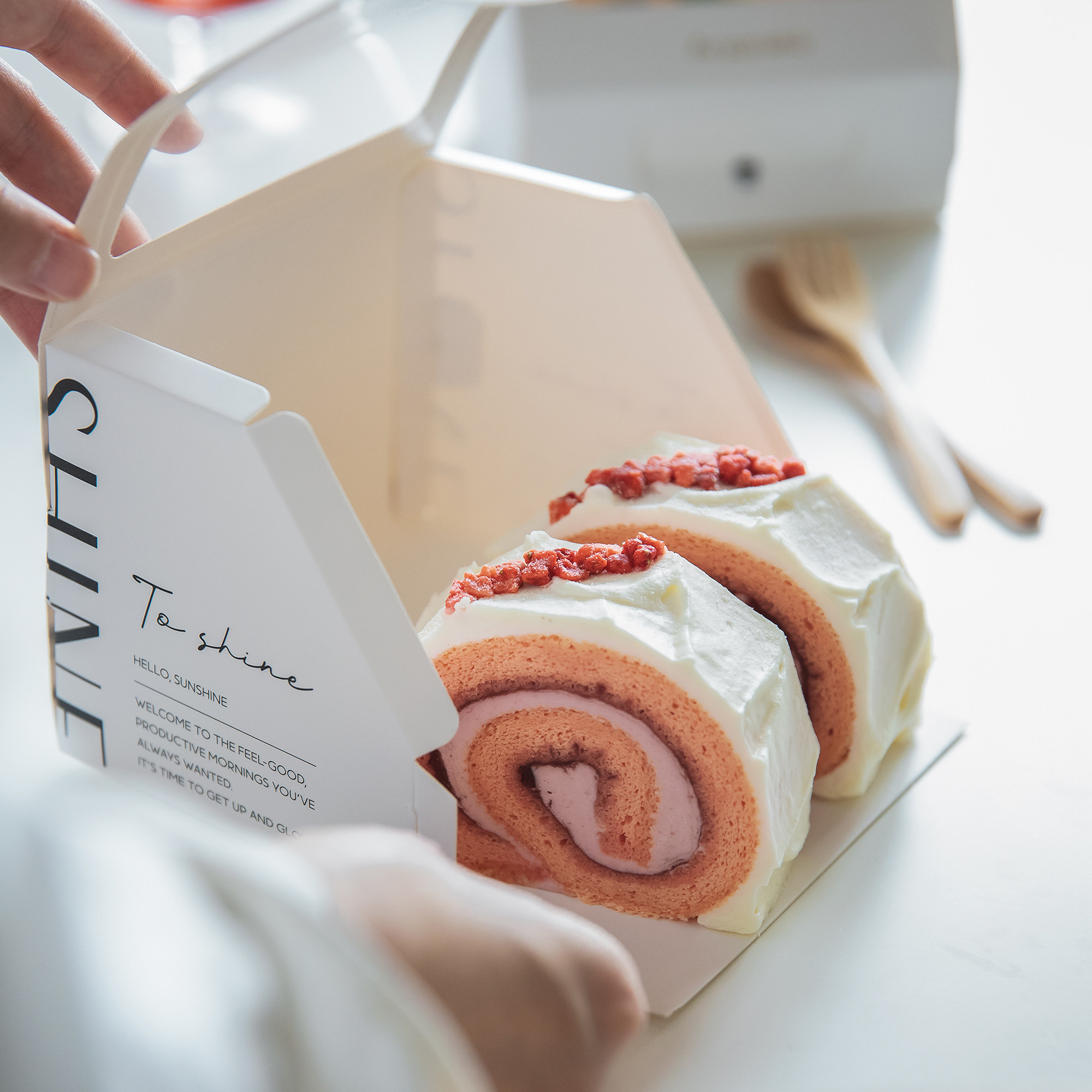 日式透明开窗蛋糕卷毛巾卷虎皮卷包装盒西点法甜切块泡芙打包盒子